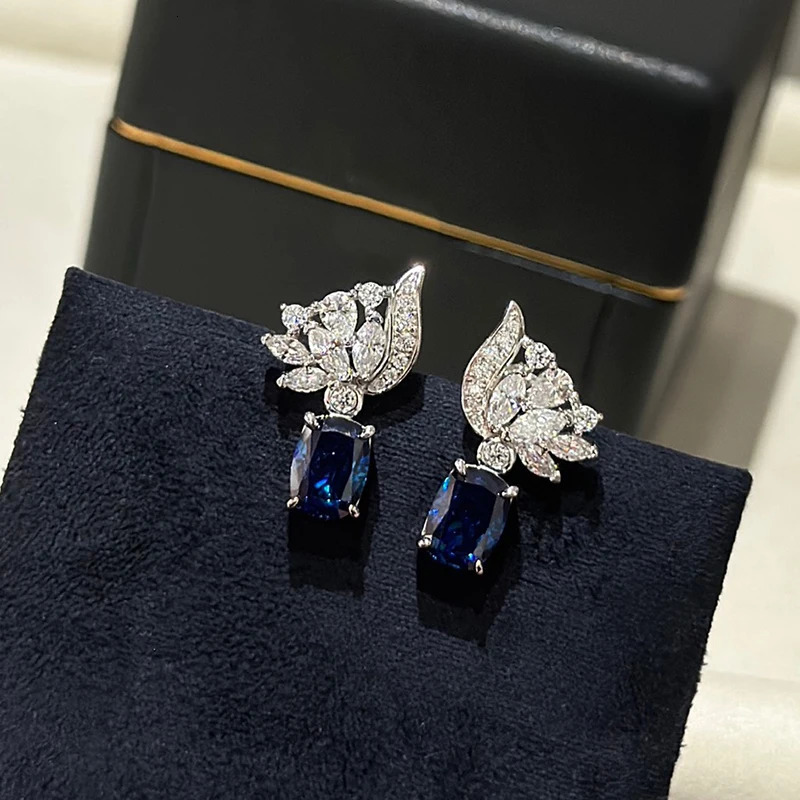 Trends Classic High Quality s Selling Jewelry Earrings Womens Pure Silver Horse Eye Stone Bow Knot 250314