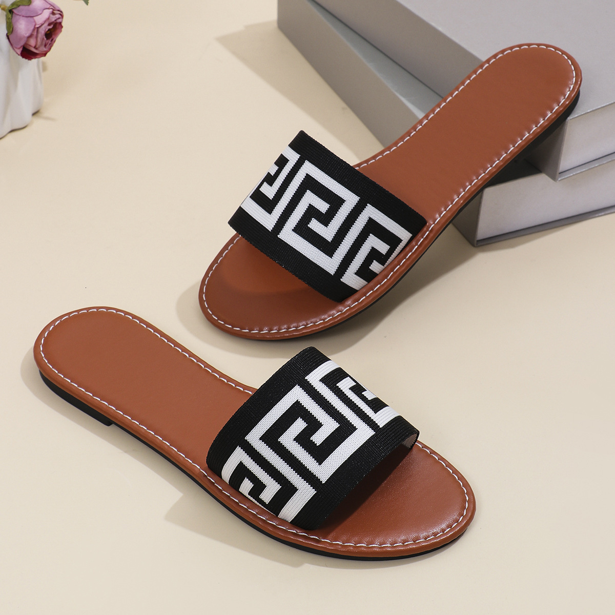 Large Size Flat For Outdoor Wear 2025 New Designer Sandals Summer Fabric Round Head Women's Slippers Slippers