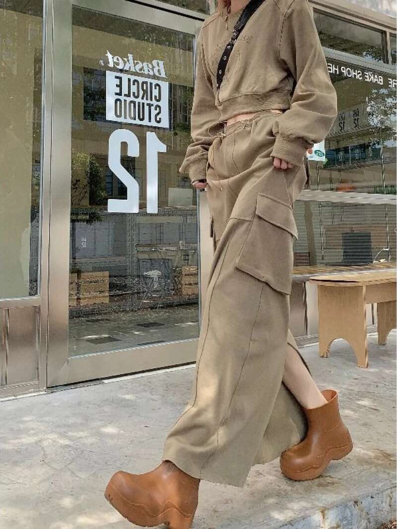 2025 New Retro Women's Designer Fashion Sleeve Printed Top Pocket Split Long Skirt Solid Color Two Piece Set for Women4