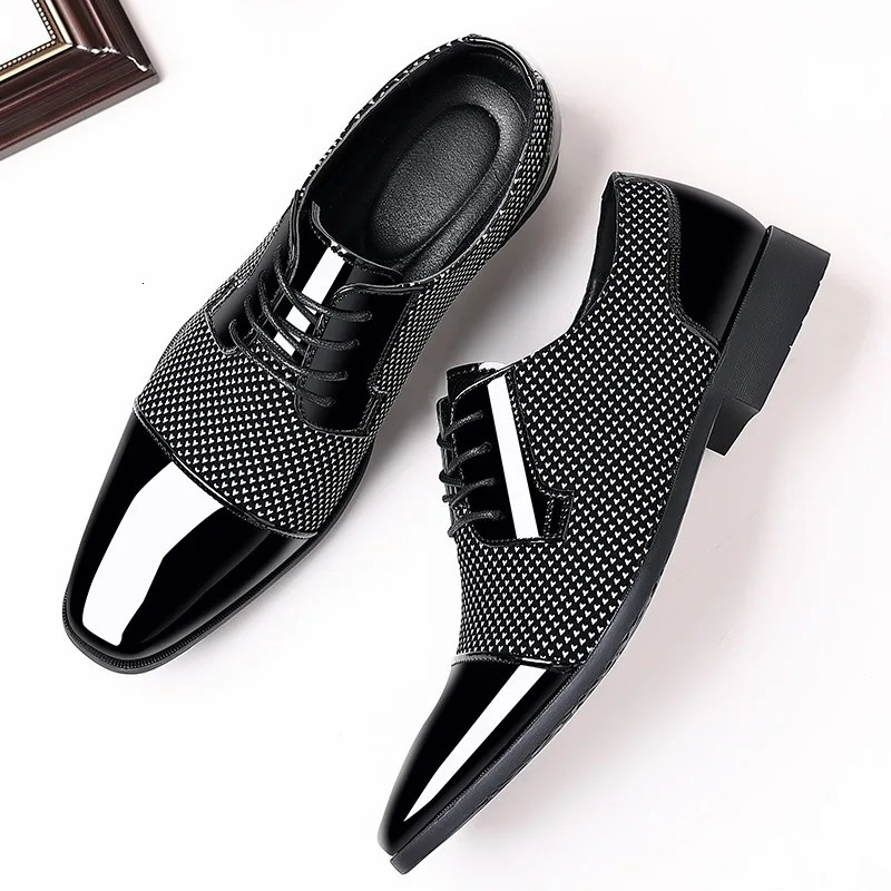 Trending Classic Men Dress Shoes for Men Oxfords Patent Leather Shoes Lace Up Formal Black Leather Wedding Party Shoes 250314
