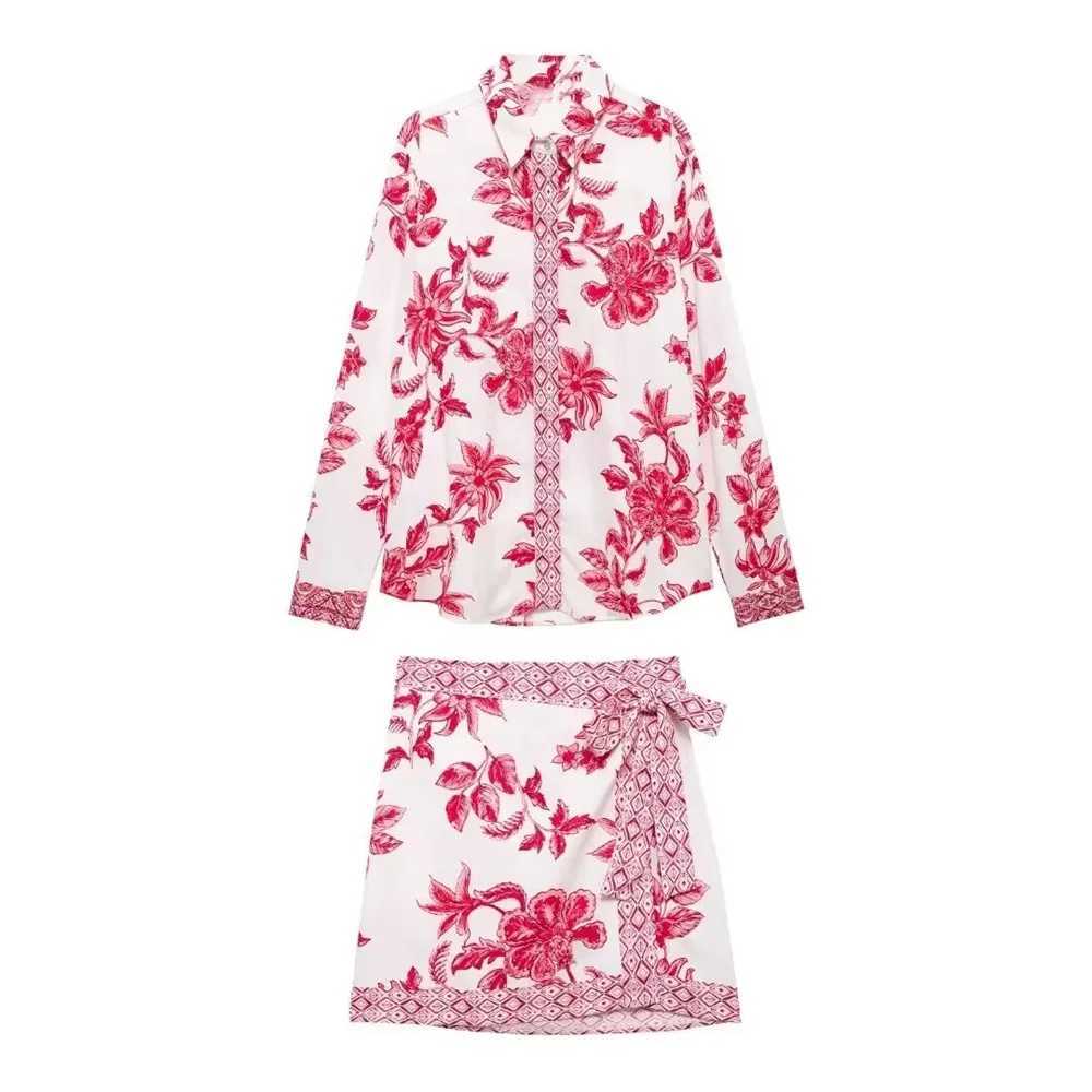 Two Piece Dress 2025 MSNOLOA Summer New Womens Retro Emblem Pattern Flower Print Shirt Hollow Flower Mini Wrap Skirt Y250315BF0W