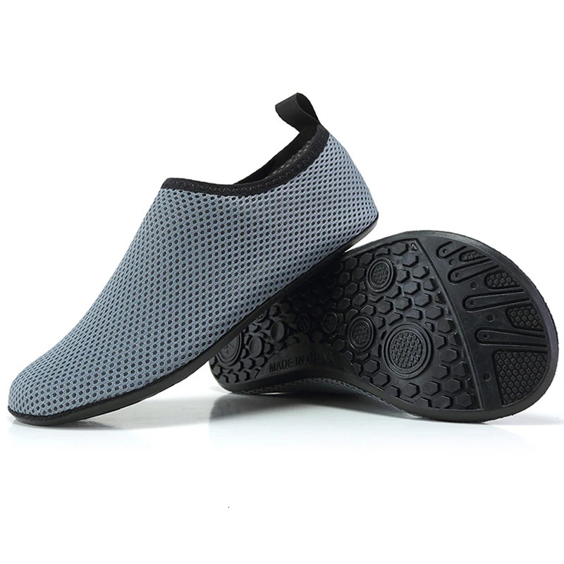 2023 Couple Aqua Shoes Summer Lightweight Men Water Quickdrying Women Beach Soft Antislip Sneakers 250304