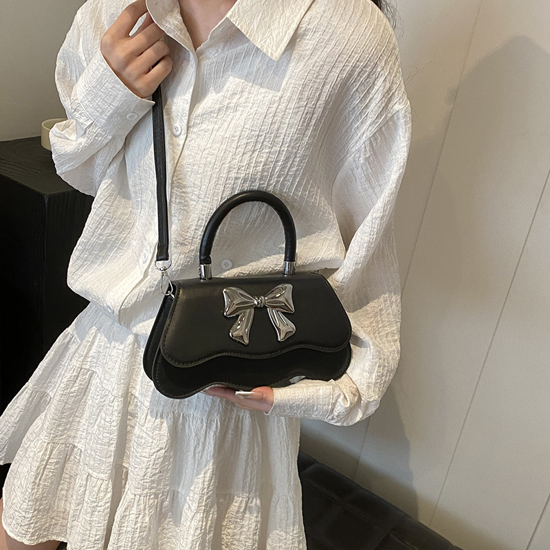 2025 New Designer Shoulder Bag Exquisite Banquet Bag Cute Bow Women's Handbag Women's High End Small Square Bag