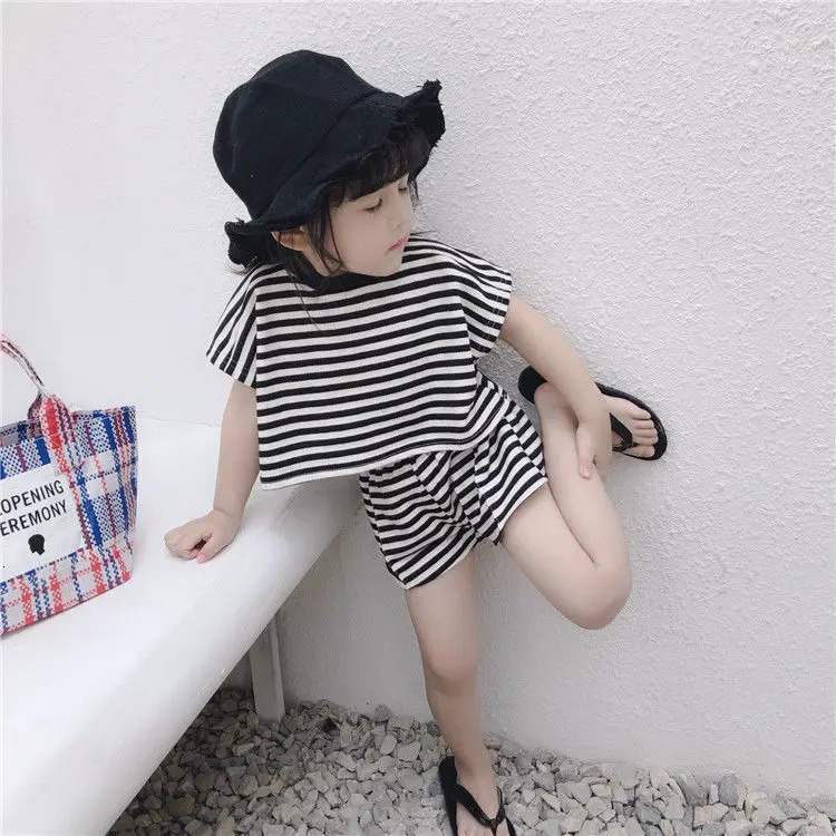 Fashion baby girl set casual summer clothing mother and child leopard print cotton short sleeved Tshirt childrens 250312