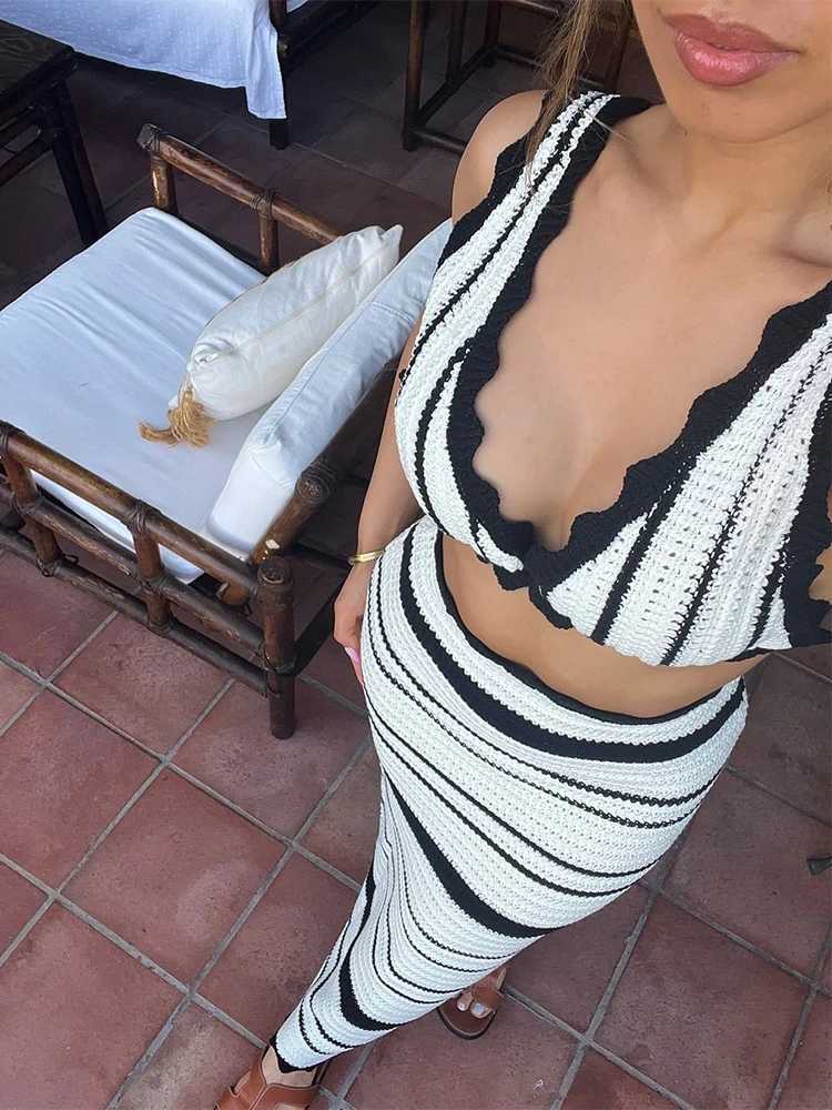 Two Piece Dress Trendix Striped Knitted Skiing and Bra Set Womens Sexy Back Slvel Bikini Top Bohemian Party Elegant Knitted Long Night Dr Y250315K3G9