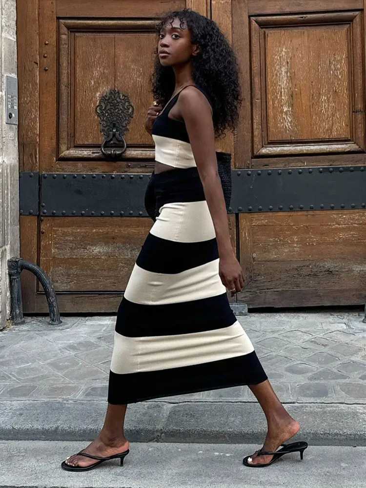Two Piece Dress Black/White Knit Striped Set 2025 Fashion Holiday Casual Set Skirt Vest Camisole Sweater Long Striped Maxi Skirt 2 Set A3138 Y250315HE
