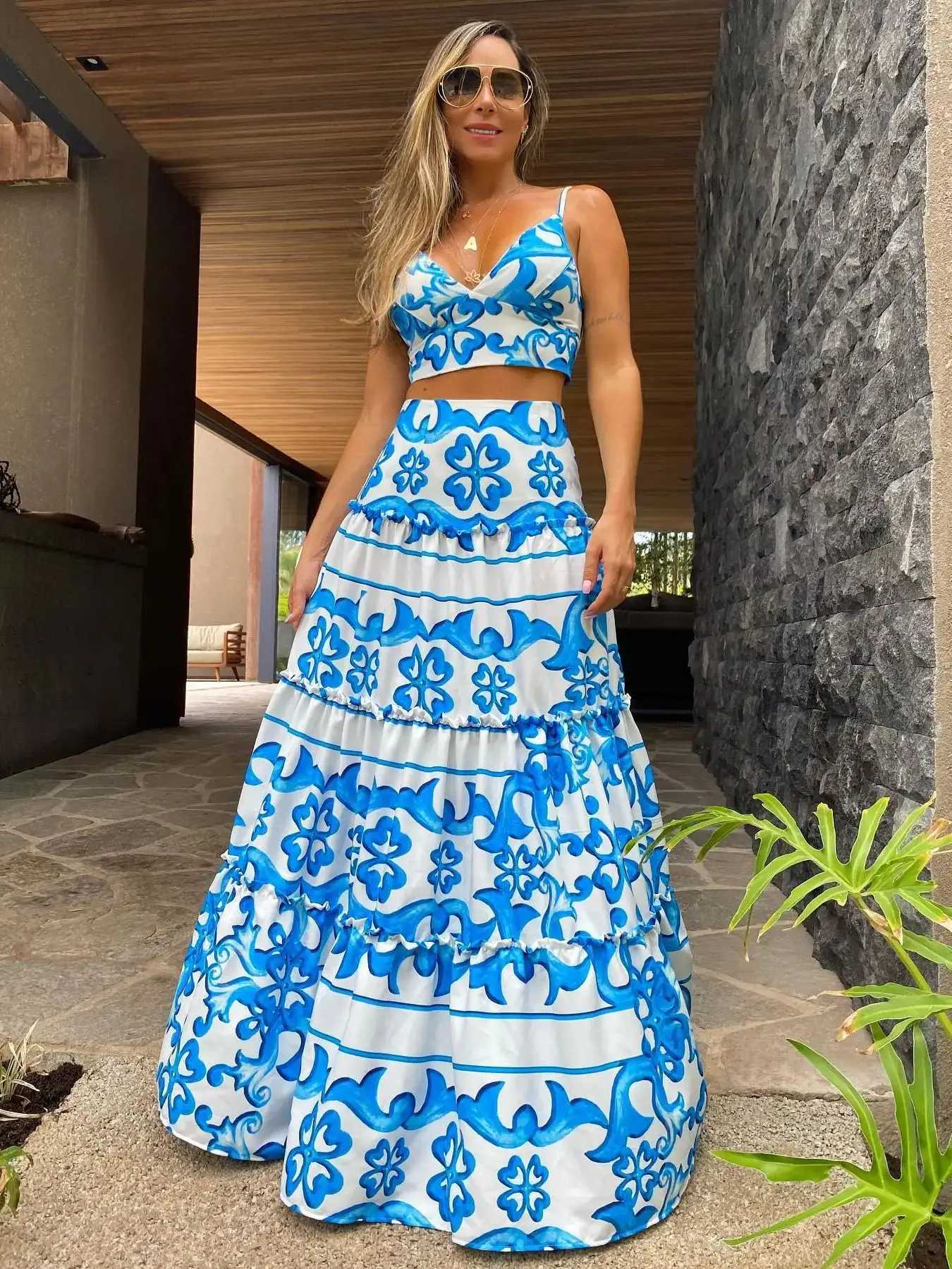 Two Piece Dress 2025 new womens two-piece tight fitting suit with tube top Swt printed bra bare waist chic beach dance outfit Y250315TR2P