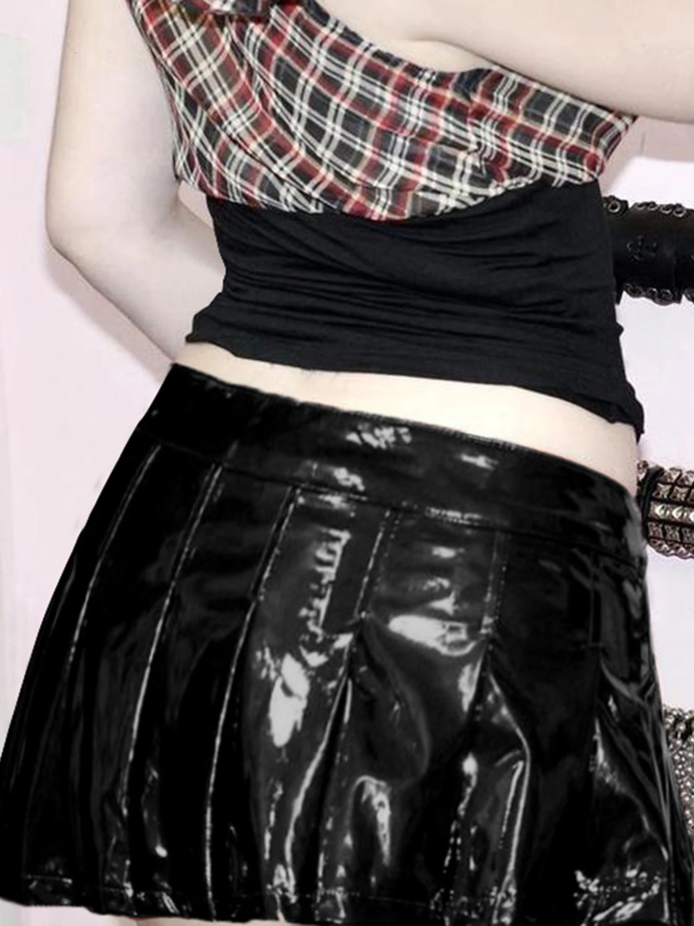IAMSURE Dark Pu Leather ALine Pleated Skirts Gothic MidWaisted Mini Skirt 2024 Autumn Spring Fashion Streetwear Lady 250312
