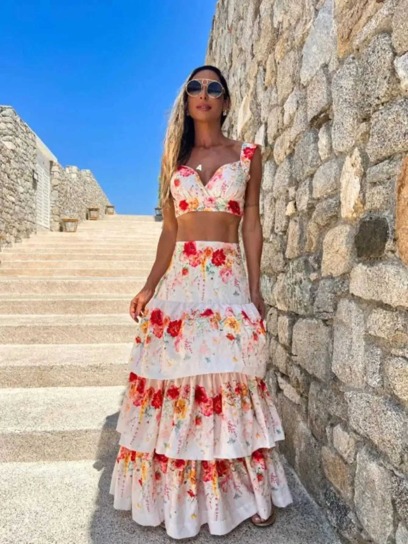 Two Piece Dress 2025 New Sexy Printed Beach Womens Two piece Skiing White Bra High Waist A-line Long Skiing Set Summer Vacation Seaside Leisure Set Y2