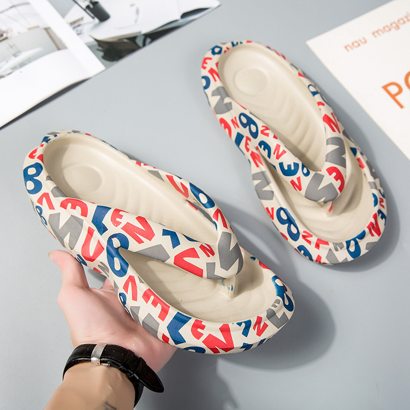 2025 New Designer Sandals Men's Thick Sole Herringbone For Women Wearing Graffiti Print On The Outside Clamping And Feet Feeling Cool Slippers La