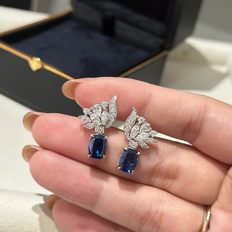 Trends Classic High Quality s Selling Jewelry Earrings Womens Pure Silver Horse Eye Stone Bow Knot 250314