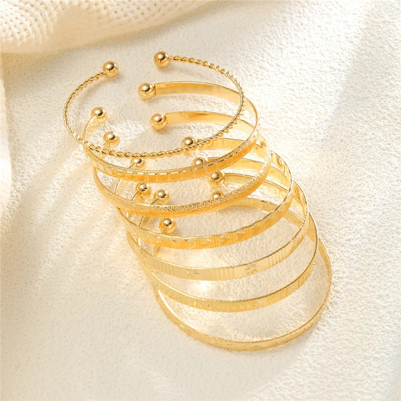 7 piecesset of punk retro gold bracelets suitable for female celebrities with heartshaped twists Exaggerated classic charm hiphop fashion jewelry 2503