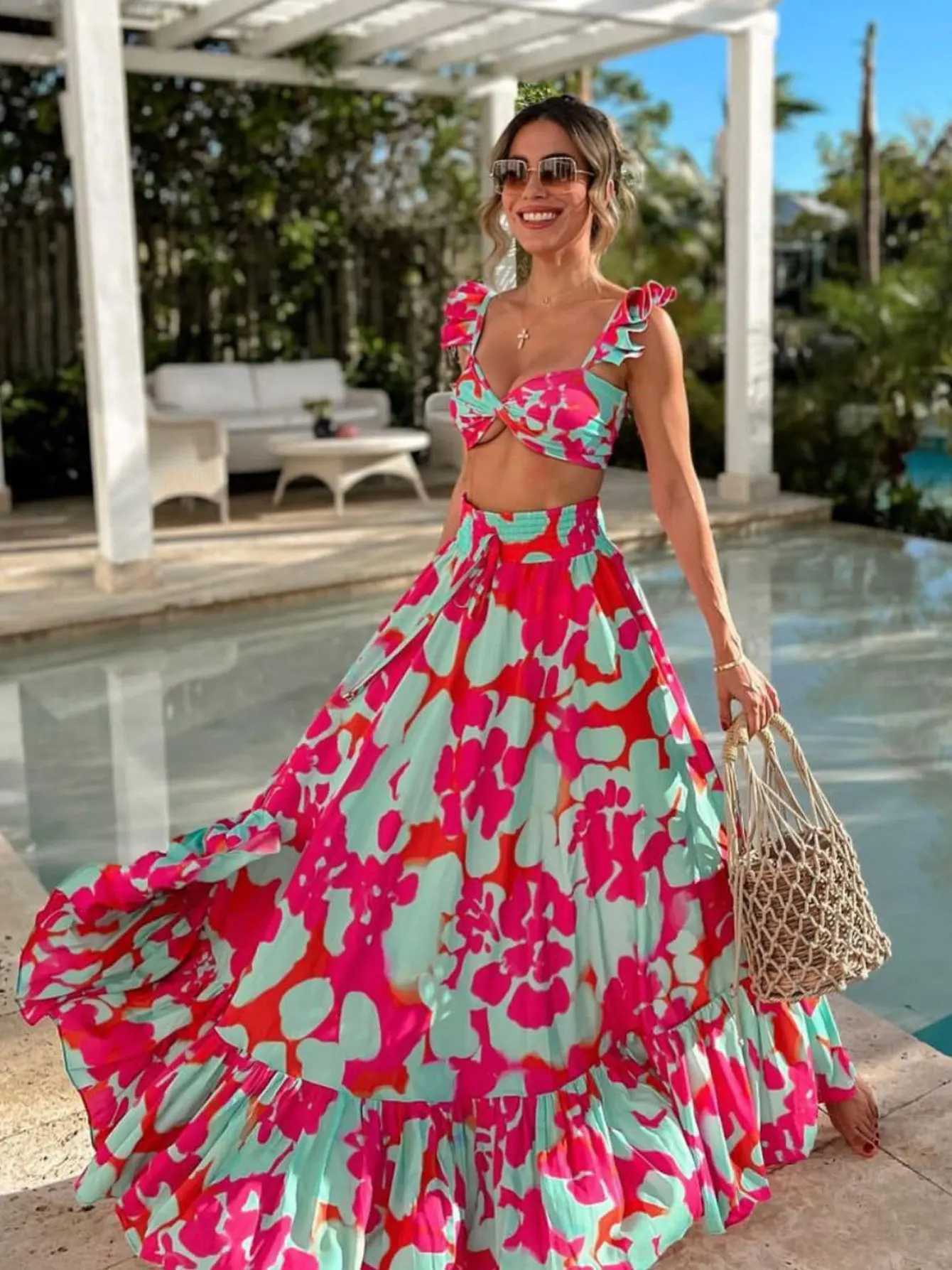 Two Piece Dress 2025 new womens two-piece tight fitting suit with tube top Swt printed bra bare waist chic beach dance outfit Y250315TR2P