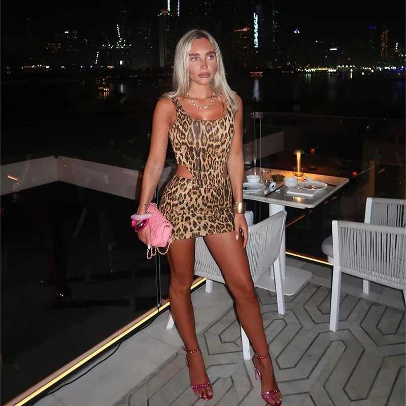 Two Piece Dress Leopard Print Sequin 2 Piece Set Backl Corset Top and Mini Skirt Sexy Club Outfits Women Summer Backl Skirt Tracksuits Y250315JM7U