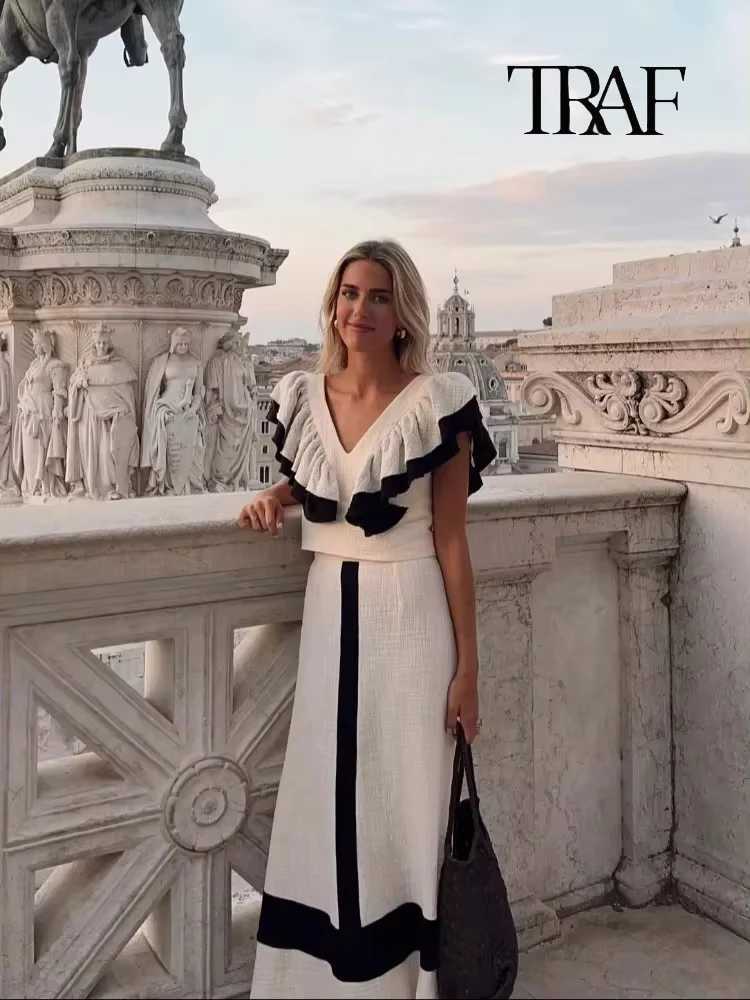 Two Piece Dress Traf Womens Fashion Elegant Comparison Ruffle Grass Set Summer V-neck Sexy Back High Waist Chinese Half body Skiing Set Y250315T4FY
