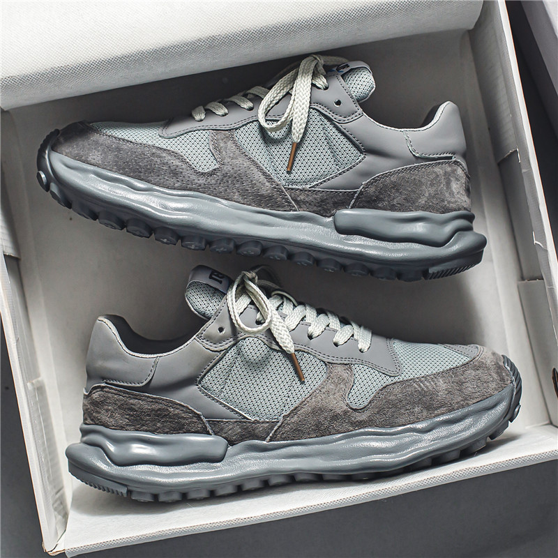 Men Fashion 2025 New Mesh Breathable Sneakers Trendy Versatile Inner Heightened Athleisure Running Shoes White Grey Green Free shipping