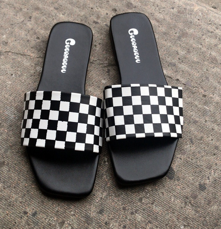 Large Size Shoes 2025 New Designer Sandals Summer Korean Version Checkered One Word Slippers For Women's Fashion Outerwear Flat Bottomed Sandals