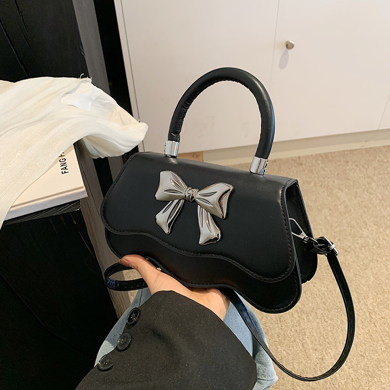 2025 New Designer Shoulder Bag Exquisite Banquet Bag Cute Bow Women's Handbag Women's High End Small Square Bag