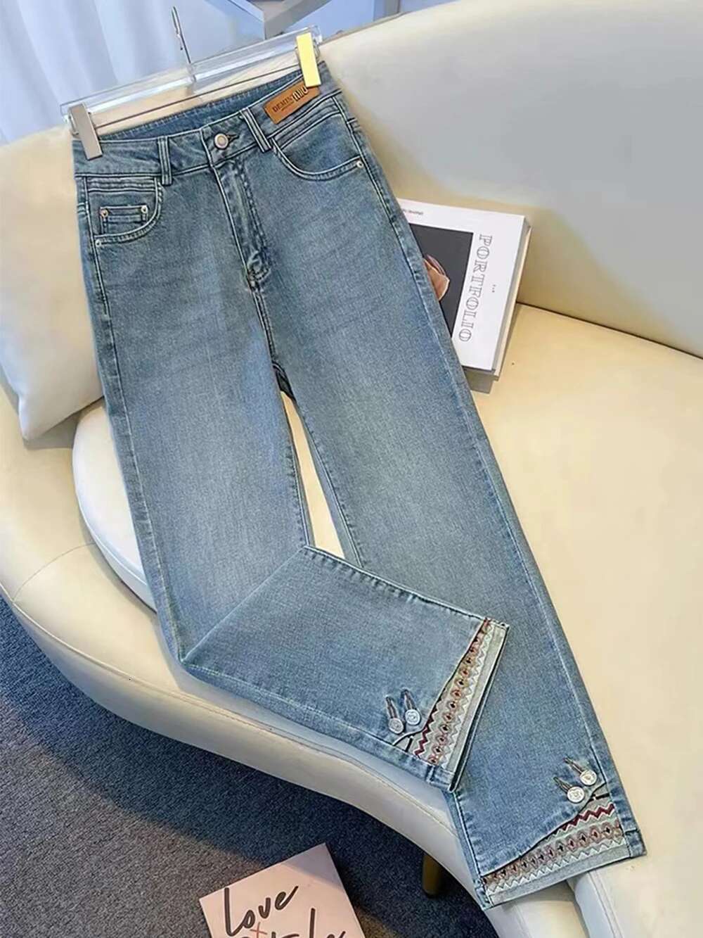 2025 New Women's Spring/Summer Bohemian Style Exquisite Embroidery and Ankle Denim Pants Designer Fashionable Retro High Waist Slimming Blue Drai