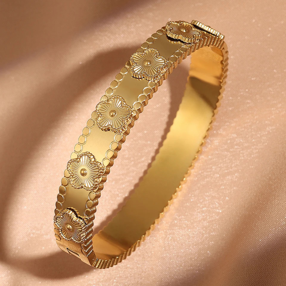 ZAKOL Trendy Lucky Five Leaved Flower Stainless Steel Bangles For Women Girls Gold Color Metal Wristlet Bracelets Jewelry Gifts 250313
