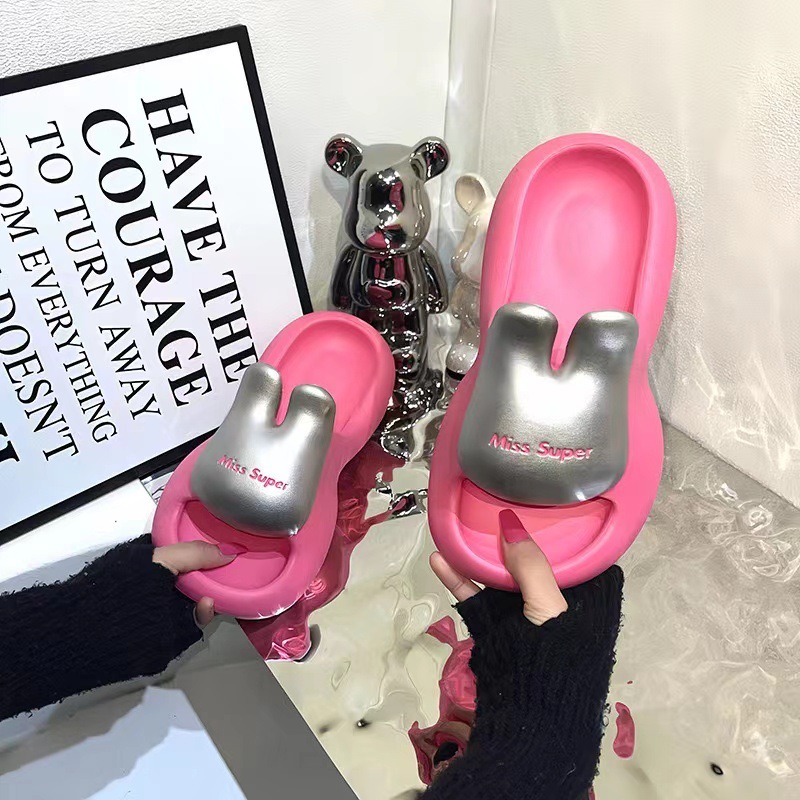 2025 New Designer Sandals Metal Rabbit Slippers Summer Wear For Girls Thick Bottom Stepping On Shit Feeling Anti Slip Cool Slippers Fashionable