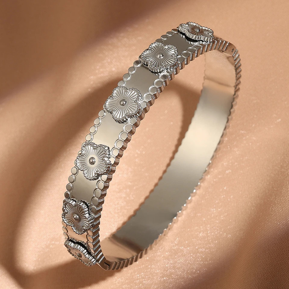 ZAKOL Trendy Lucky Five Leaved Flower Stainless Steel Bangles For Women Girls Gold Color Metal Wristlet Bracelets Jewelry Gifts 250313