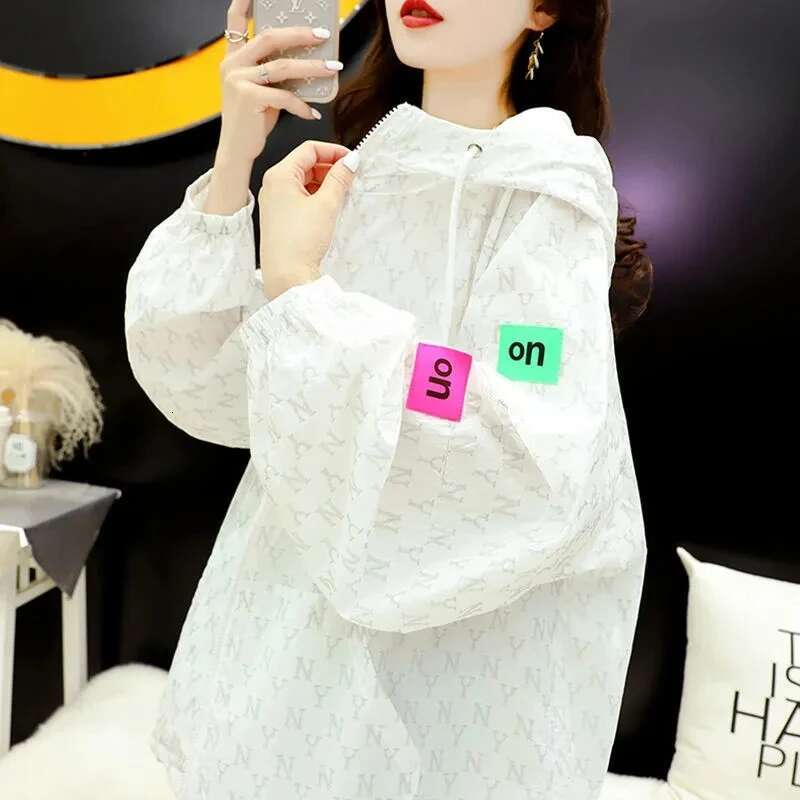 2025 New Outdoor UV resistant Breathable Designer Fashion Hooded Ice Silk Women's Thin Coat