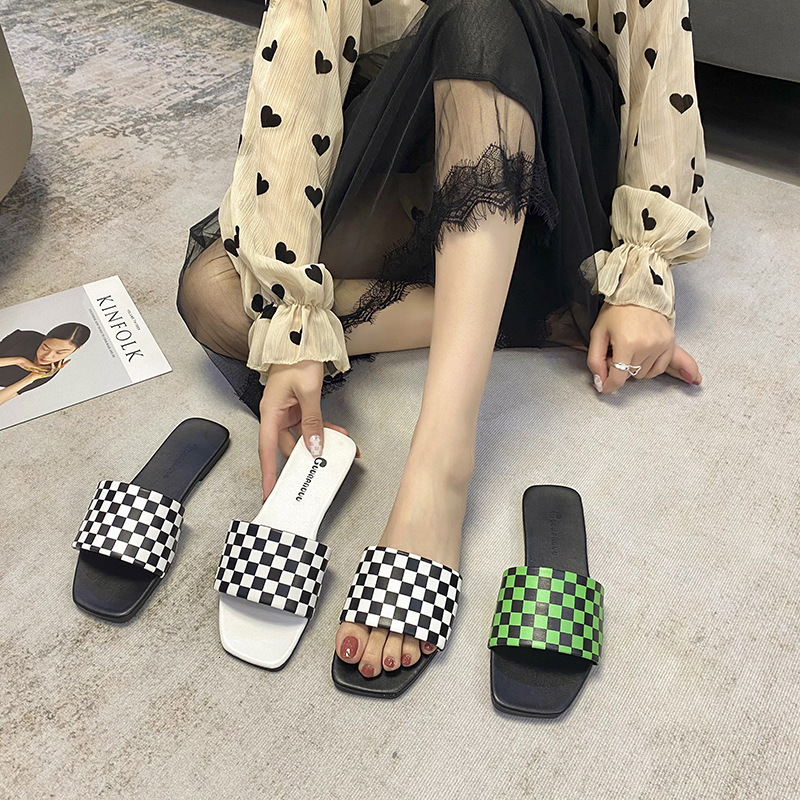 Large Size Shoes 2025 New Designer Sandals Summer Korean Version Checkered One Word Slippers For Women's Fashion Outerwear Flat Bottomed Sandals