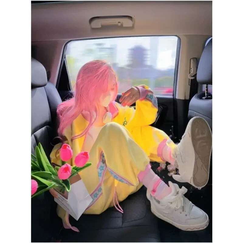 2025 New Dopamine Leisure Sports Set Female Designer Fashion Pink Sweet Loose Fashion cardigan sweater pants two-piece set5