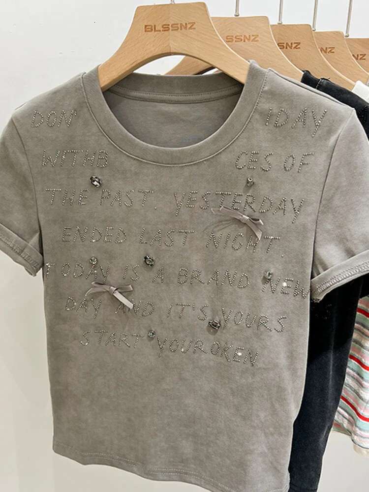 2025 New Women's Designer Fashion Heavy Embroidery Hot Diamond Letter Bow Round Neck Loose Short Sleeve T-shirt4