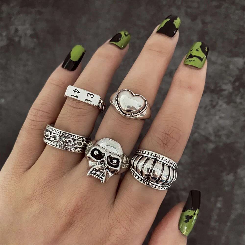 IPARAM Vintage Butterfly Snake Flame Heart Geometric Ring for Women Men Sier Color Gothic Retro Rings Set Fashion Jewelry Gift