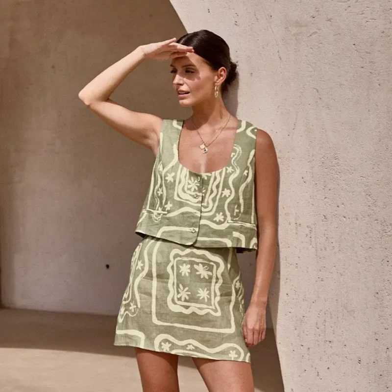 Two Piece Dress 2025 Summer New Tank Top Printed Set Womens Summer Two piece Set Short Skirt Simple Casual Womens Club Clothing Y250315QZXV