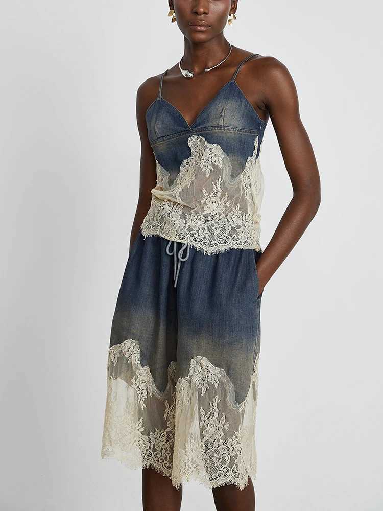 Women's Two Piece Pants TWOTWINSTYLE Patchwork Lace Two Piece Set For Women V Neck Slvelss Vest High Waist Kn Length Pant Chic Denim Sets Female 