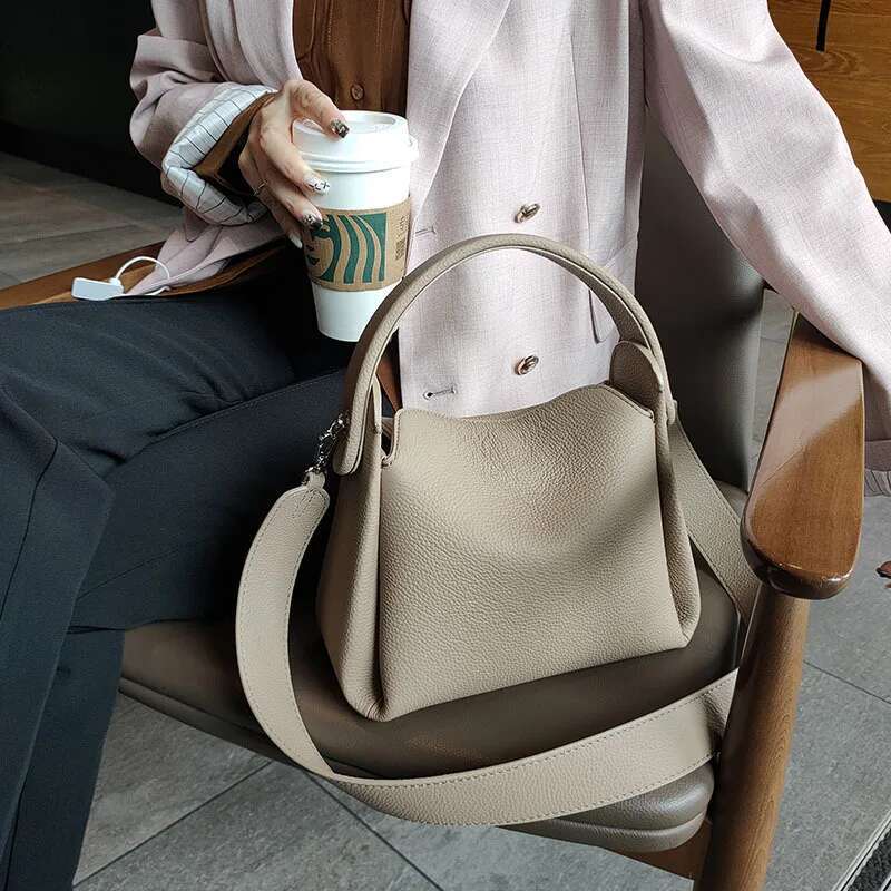 Famicare Soft Female Genuine Leather Shoulder Women Messenger Bags Fashion Lady Shopping Square Handbag New 2023