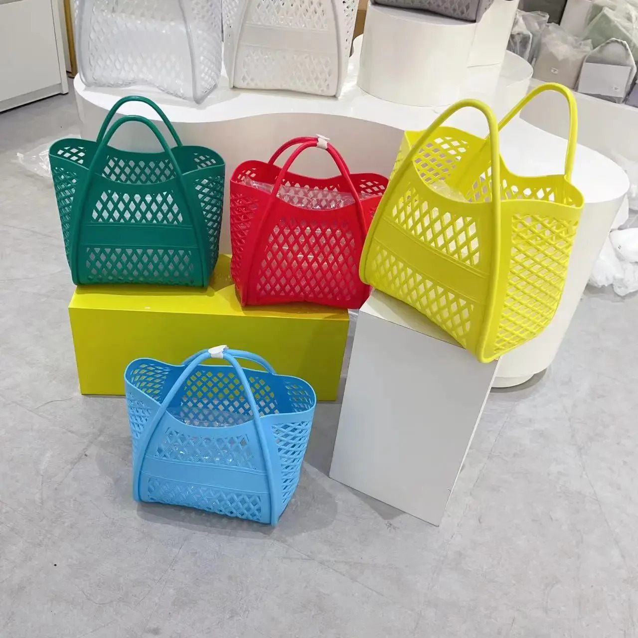 Silicone Hollow Out Handbag Basket PVC Beach Bag Shower Basket Picnic Storage Bag Motorcycle Equipment Accessories250314bj