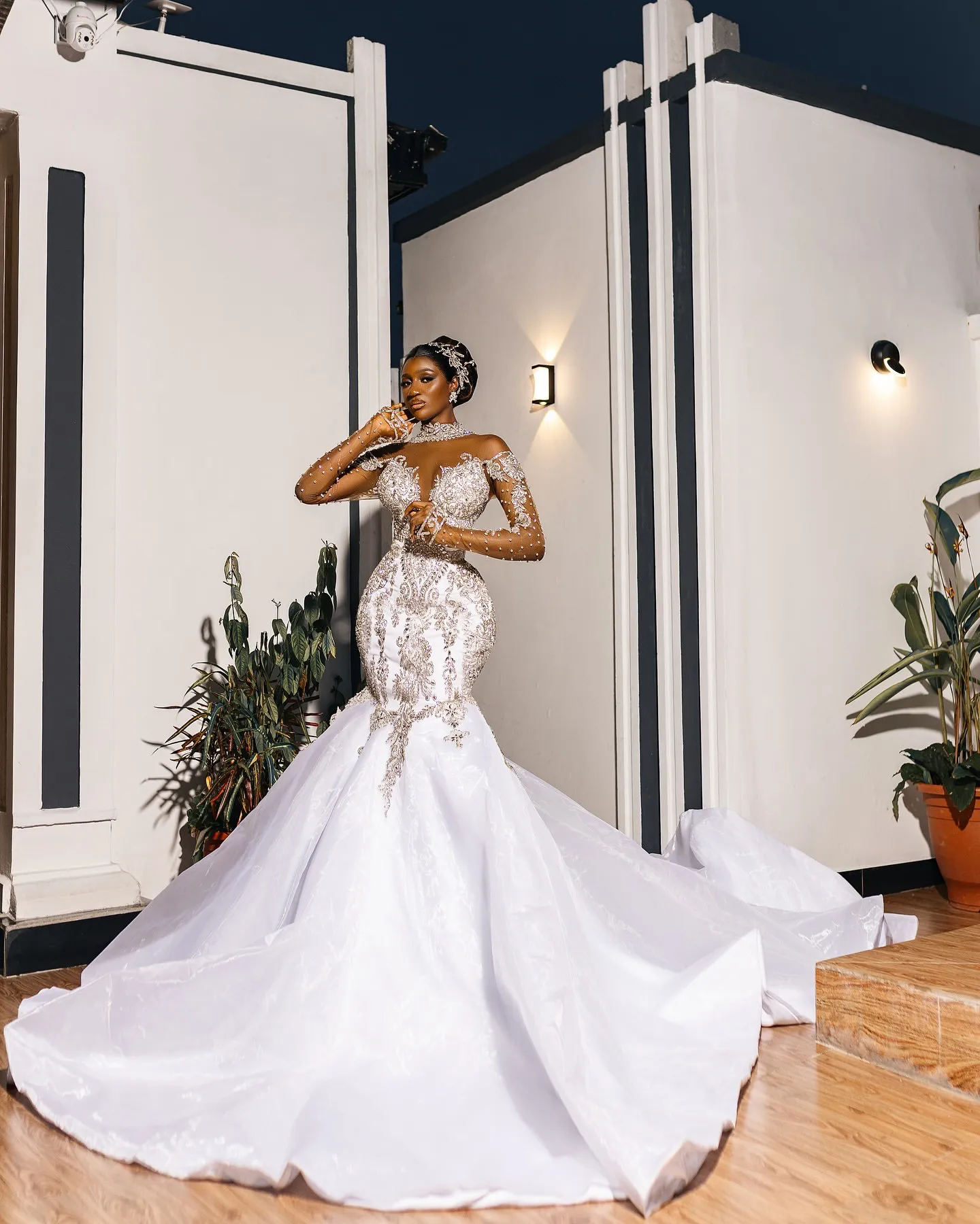 2025 Arabic Aso Ebi Plus Size Mermaid Wedding Dresses Beaded Full Sleeves Sheer Neck Vintage White Lace Bridal Gowns Dress
