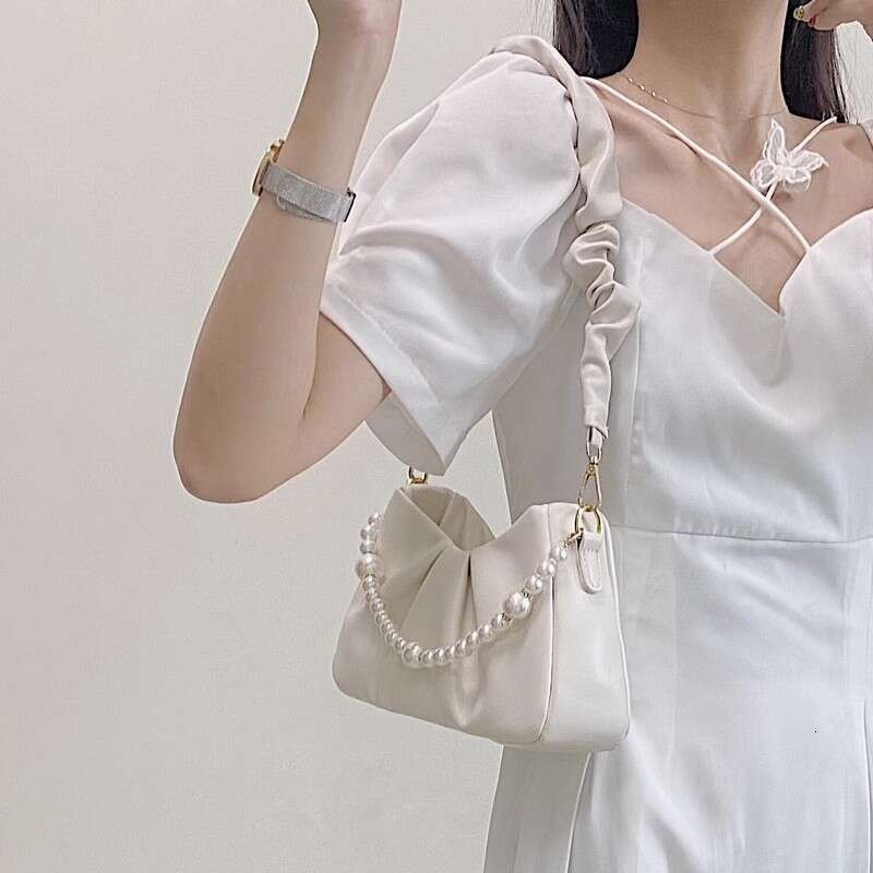 Internet celebrity handbag for women in spring and summer 2025, niche armpit commuting cloud shoulder versatile crossbody bag, 2025 new casual fashion