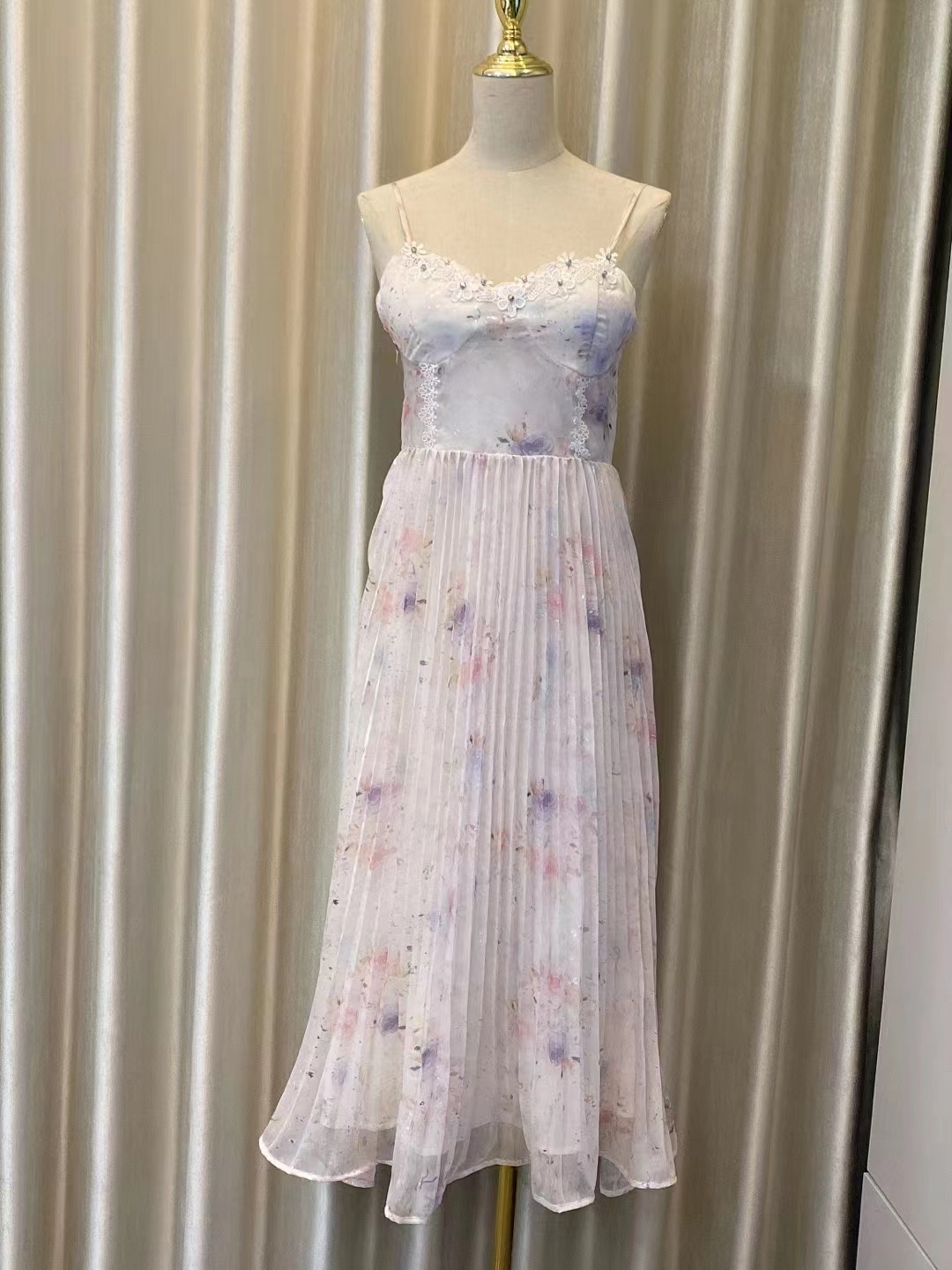 L123 Summer new style French retro dress for women Hepburn style V-neck chic long skirt