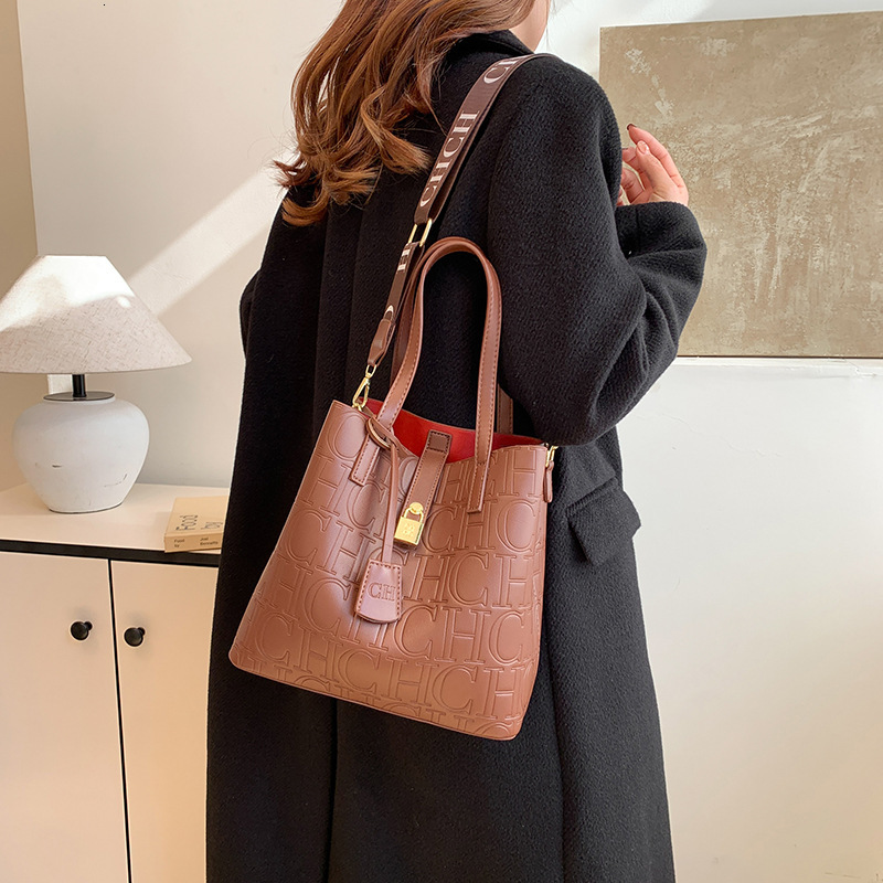 Classic New Embossed Stone Pattern Women's Solid Color Handbag Fashionable And Versatile Commuting Diagonal Cross Bag