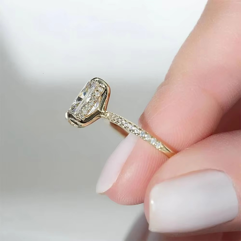 Wholesale D Color VVS1 2.0ct Radiant Cut Moissanite Jewelry Original Diamond 925 Silver Ring for Women