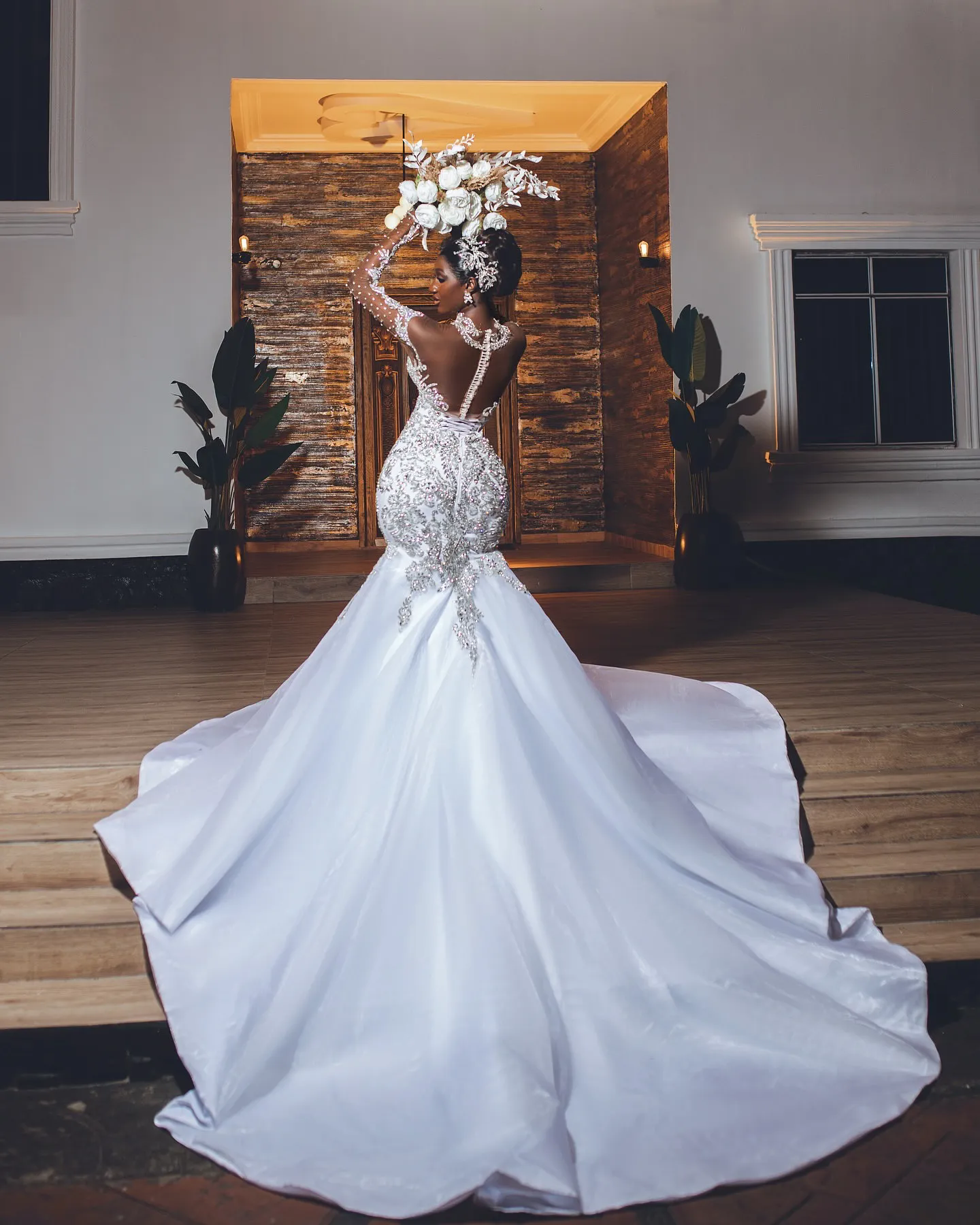 2025 Arabic Aso Ebi Plus Size Mermaid Wedding Dresses Beaded Full Sleeves Sheer Neck Vintage White Lace Bridal Gowns Dress