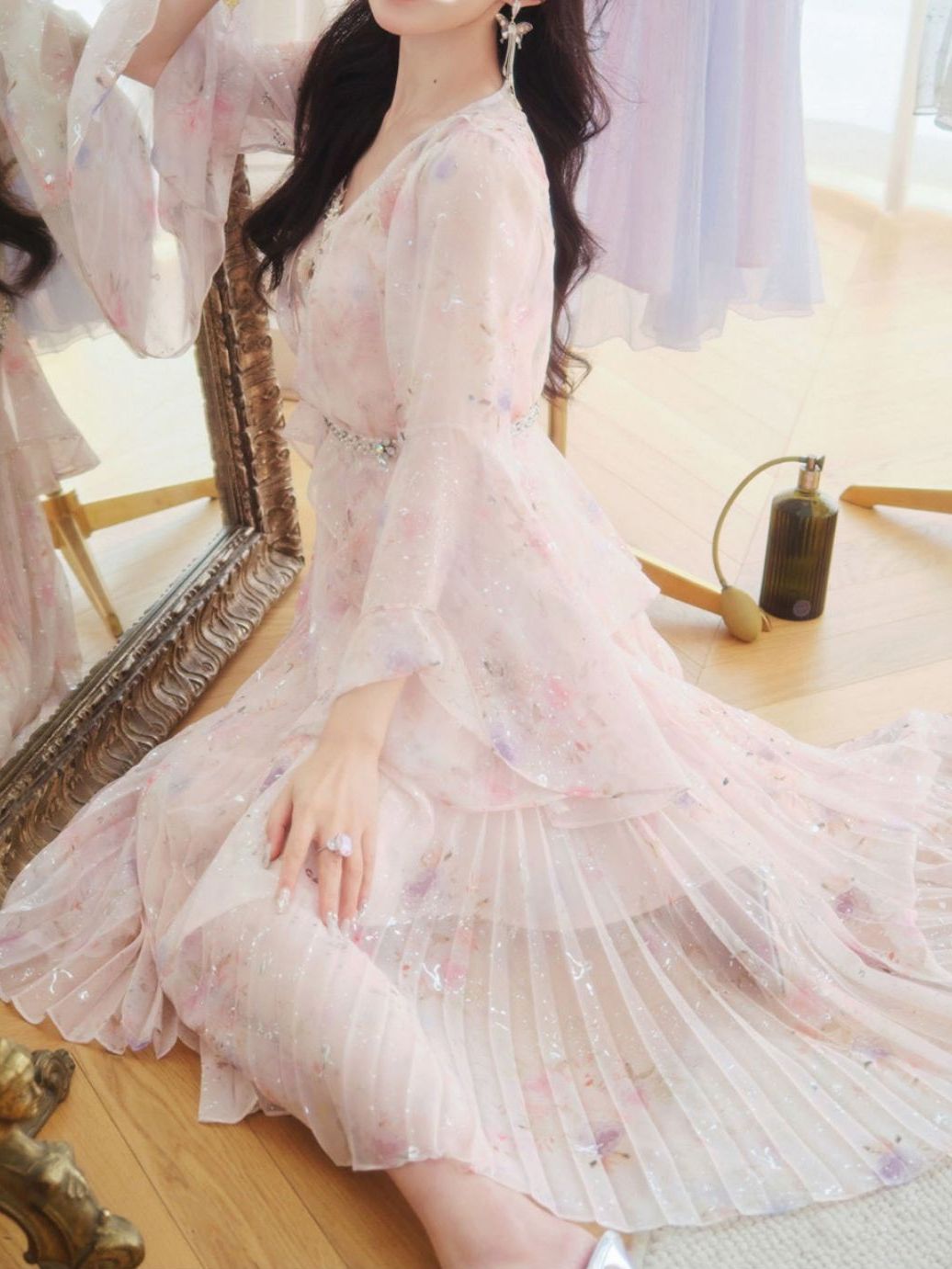 L123 Summer new style French retro dress for women Hepburn style V-neck chic long skirt