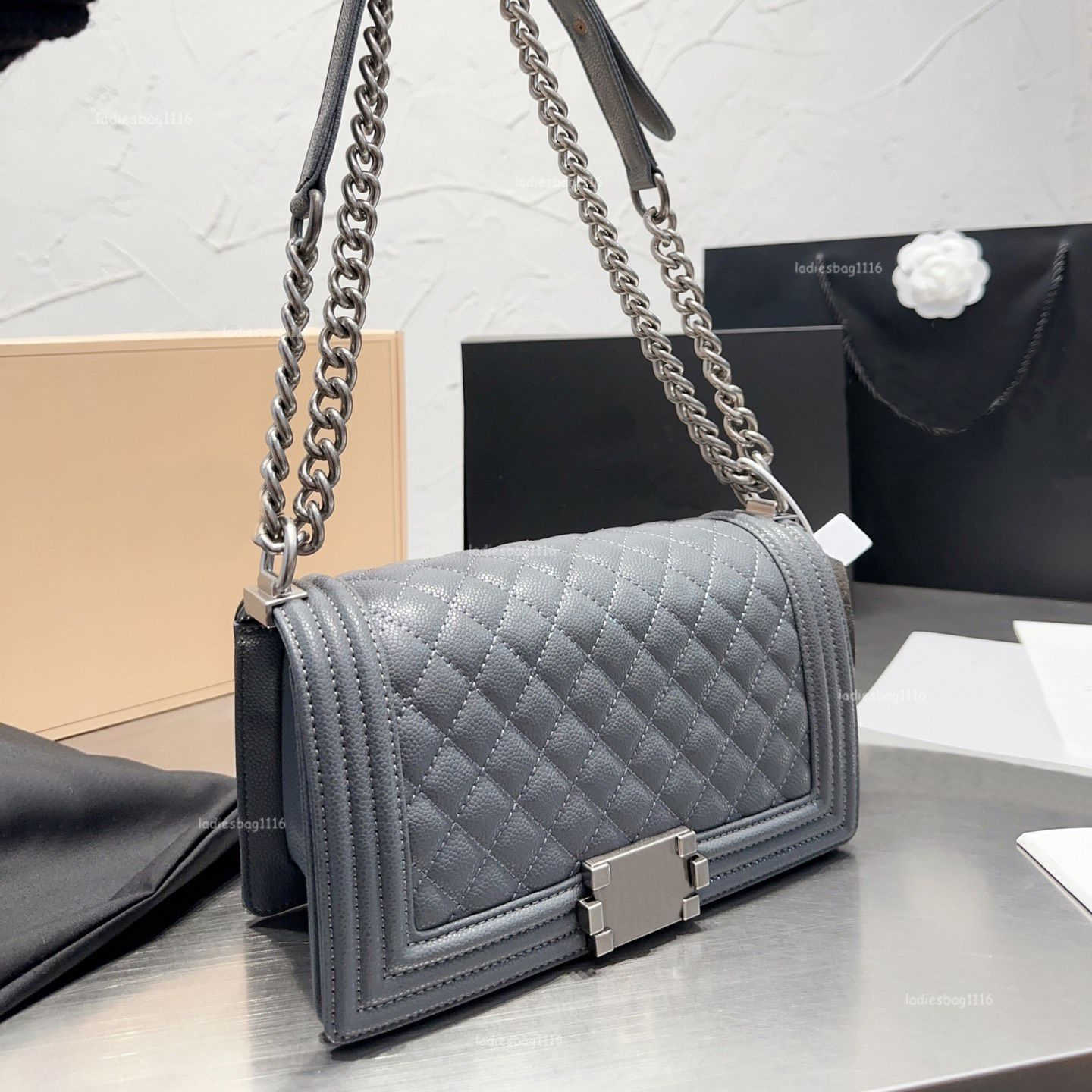 Evening Bags Classic caviar cowhide flap le boy sier metal hardware chain shoulder bags dia/V-shaped quilted square handbag fashion outdoor crossbody bag 25CM