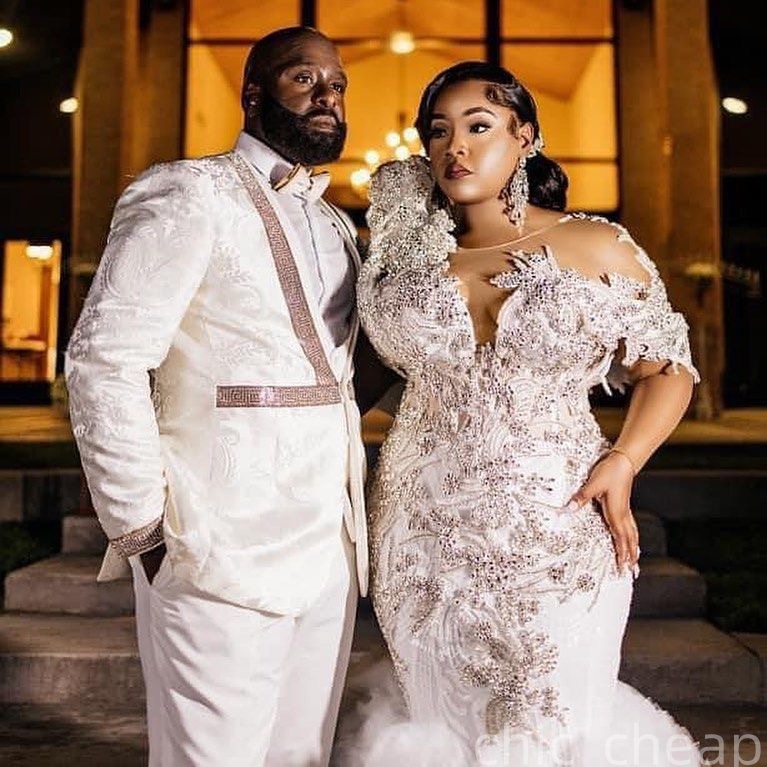 2025 Arabic Aso Ebi Plus Size Ivory Wedding Dress Crystals Lace Sleeveless Tiers Tulle Luxurious Bridal Gowns Dresses ZJ047
