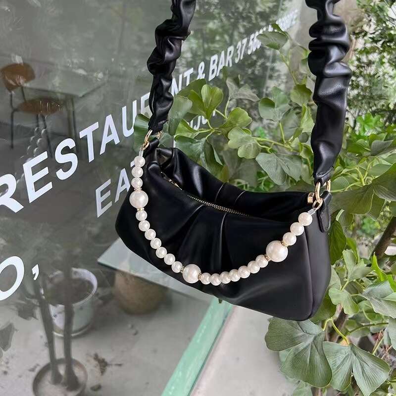 Internet celebrity handbag for women in spring and summer 2025, niche armpit commuting cloud shoulder versatile crossbody bag, 2025 new casual fashion