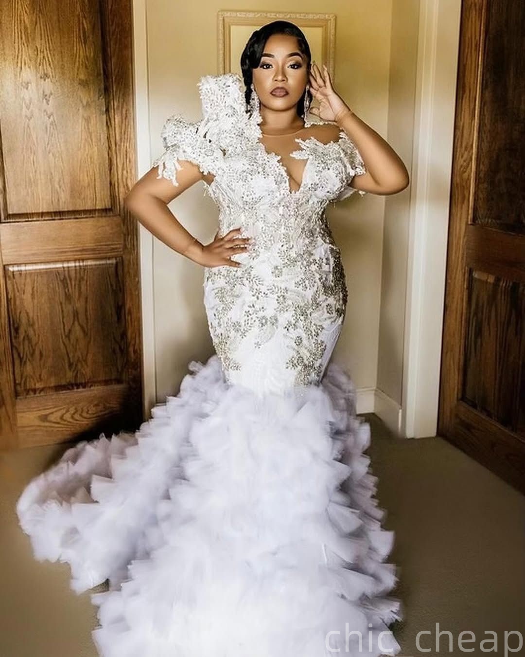 2025 Arabic Aso Ebi Plus Size Ivory Wedding Dress Crystals Lace Sleeveless Tiers Tulle Luxurious Bridal Gowns Dresses ZJ047