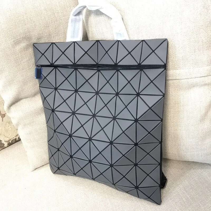 Popular All-In-One Ins Women's 2024 Popular Korean Fashion Chain Crossbody Hand Bag Small Square