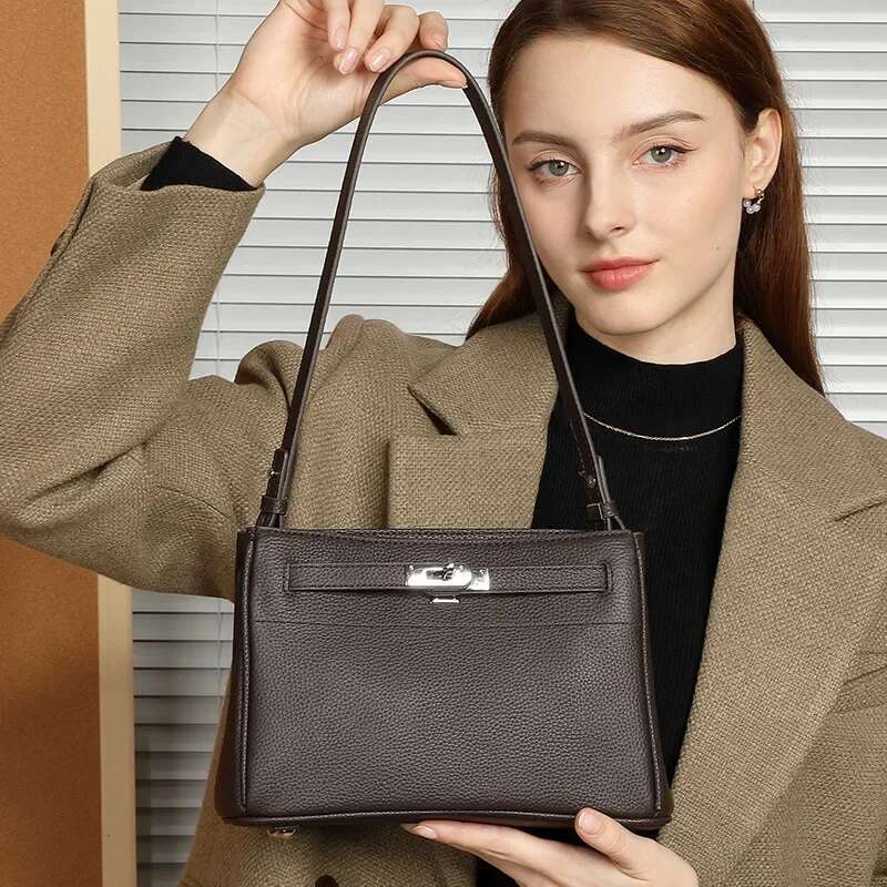 Genuine T Soft Leather Shoulder Bag For Women Big Capacity Designer Handbag With Adjustable Strap And Lock Buckle