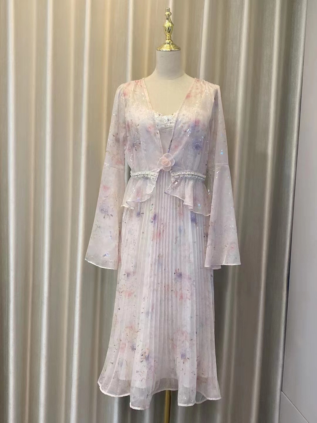 L123 Summer new style French retro dress for women Hepburn style V-neck chic long skirt