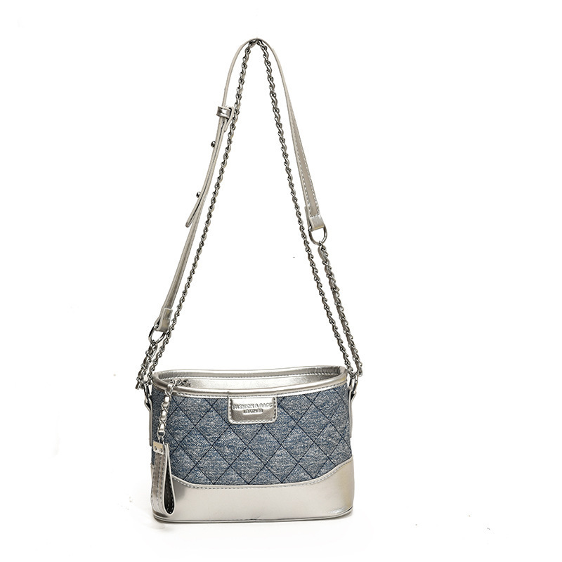 25 Summer New Lingge Chain High Quality Embroidery Thread Cross Handbag High End Designer Fashion Crossbody Bag Versatile Small Fragrant Women s Walle